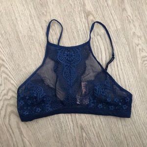 CLOSET CLOSING 1/31 Victoria’s Secret Lace Halter